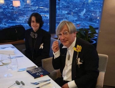 Продадоха апартамента на Денди в който светският хроникьор падна брутално