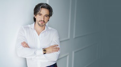 БАЙ ГАНьО - БАРОВЕЦ: Вижте как мултимилионерът Кристиян Демирев върти дупе на Азис (ВИДЕО)