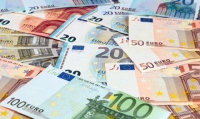 Еврото поскъпва леко спрямо долара