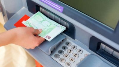 Браво! Гърция „озапти“ банкоматите, а у нас не можело