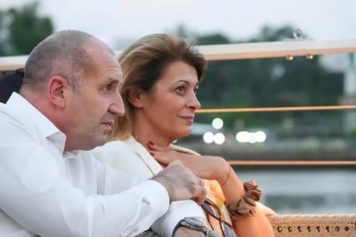 ПАРИ ЗА СЕМКИ: 14 милиона на година ни струват Румен Радев и Деса