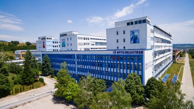 КЕФ, ОЧИЛАТКОВЦИ! "Карл Цайс Йена" отваря завод в Панагюрище