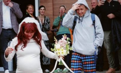 Рут Колева отглежда първородния си син на плажа (СНИМКА)