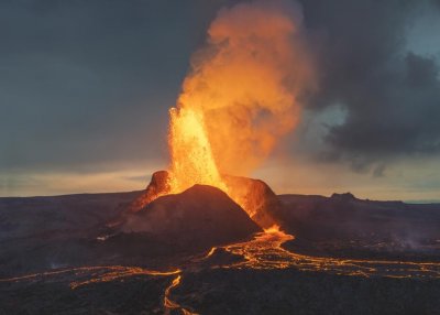 Вулканът Ключевская Сопка в Камчатка изхвърли пепел на височина от 10 км