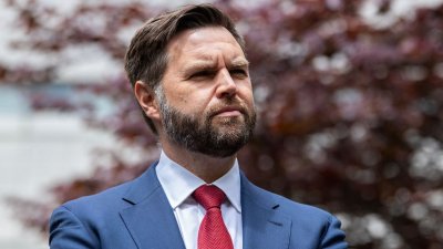 Повишиха нивото на река в Охайо заради семейна разходка на вицепрезидента Ванс