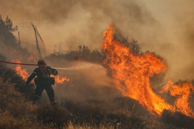 Голям пожар избухна на остров Тасос