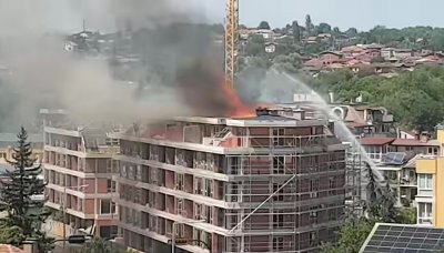 Пожар в столичния квартал „Овча купел“: Гори новострояща се сграда (ВИДЕО)
