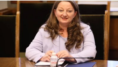 Деница Сачева с авангардна идея: Родителите на ученици да работят с гъвкаво работно време през лятото
