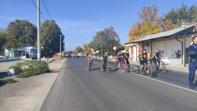 Жители на село Труд блокират Карловско шосе с безсрочен протест 