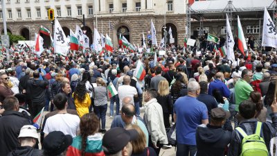 Българите остават разделени за еврото - остава страхът от скок на цените 