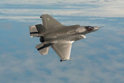 Япония получи първите си три изтребителя "Ф-35 Би"