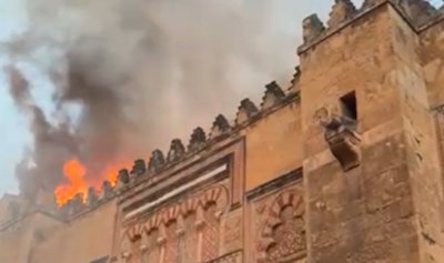 Пожар избухна в историческа катедрала в Кордоба