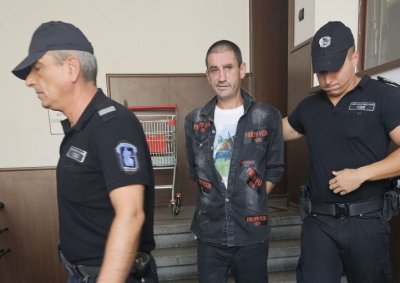 Никола, пребил жестоко клошар в Пловдив, остава заключен
