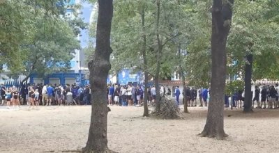 Километрична опашка за билети на "Герена"