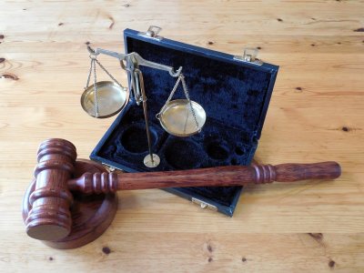 Перничанка се изправя пред съда, фирмата ѝ спряла да плаща на работници