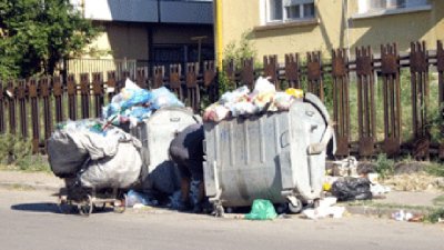 Пазарджик затъна в боклуци