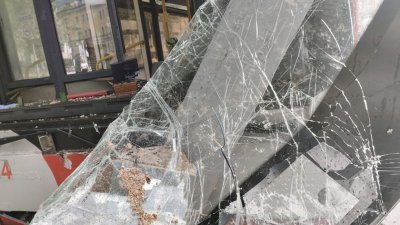 76 загинаха при катастрофа с автобус в Афганистан