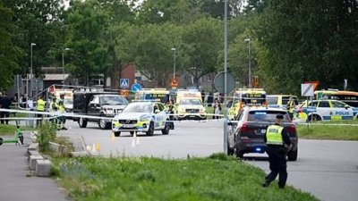 Двама са ранени при стрелба до джамия в Швеция 