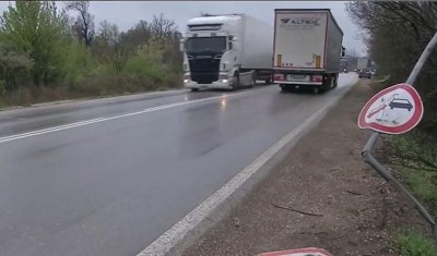 Нова тежка катастрофа с камион на пътя, на който загина Сияна