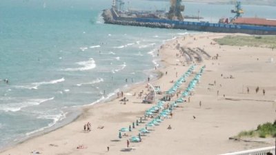 Пазете се! Над 2 метра вълни в Бургас