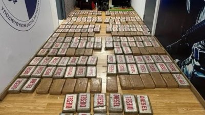 Гръцката полиция откри кокаин за 5,5 милиона евро от Еквадор, арестуван е българин