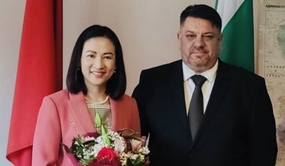 Атанас Зафиров на среща с посланичката на Виетнам 