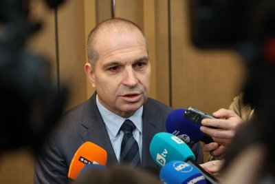 Гроздан Караджов за горящите цистерни: Били са пълни с нафта, самозапалили са се