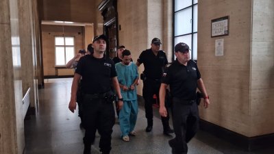 Първо в Lupa.bg: Докараха по пижама джигита Виктор в съда