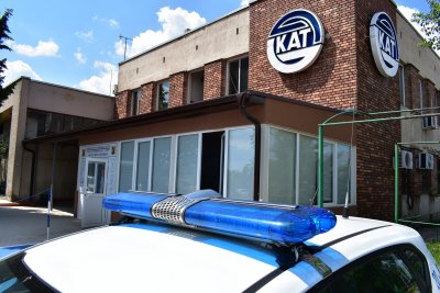 Мъж е с тежки наранявания, след като е прегазен от свой съсед в Сливен