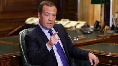 Пияндето Медведев: "Желаещите" не успяха да надцакат Тръмп