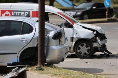 Катастрофа между два автомобила в Благоевград