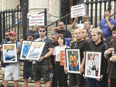 „Ангели на пътя" протестират срещу домашния арест на Никола с АТВ-то (СНИМКИ)