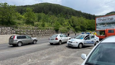 Катастрофа затвори пътя Симитли - Банско