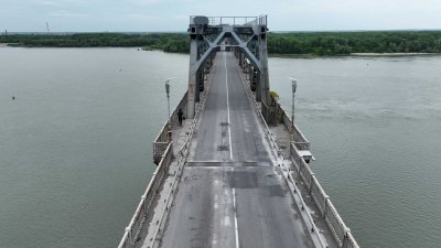 Силният ураганен вятър спря движението по пътя Русе-Дунав мост