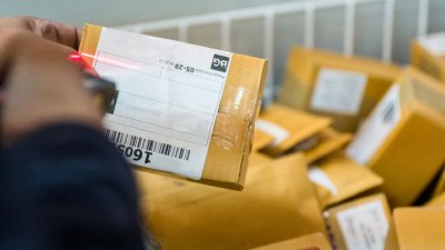 "Български пощи" спират пратките за САЩ