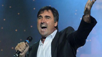 Веско Маринов и Б.Т.Р. пеят благотворително на Гребната в Пловдив 