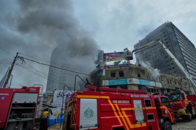 Експлозия в склад за фойерверки в Пакистан рани 34 души