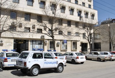 Измамници върнаха над 2200 лева след бърза акция на полицията