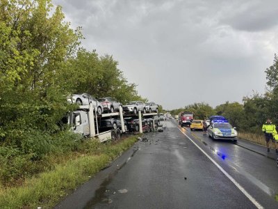 Меле с автовоз край Враца, има тежко ранени