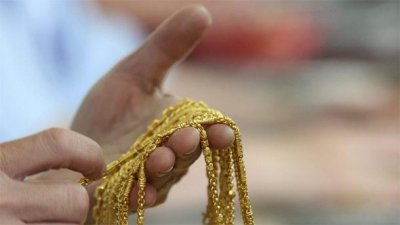 Мъж сви бижута за €10 млн., напъха си ги в бельото, арестуваха го