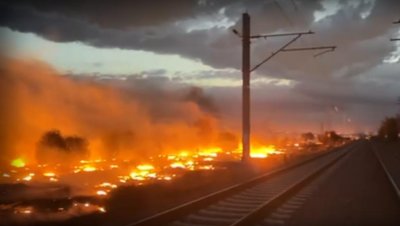 В последните минути: Огромен пожар зад ТЕЦ "София" 