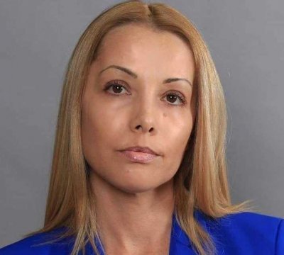 Спецов, къде си? Шефката на НАП-Велико Търново вилня в града, обвиняват я в хулиганство
