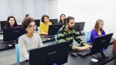 България връща компютърните клубове под нова форма