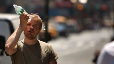 Жегите ни натискат отново, градусите скачат до 35