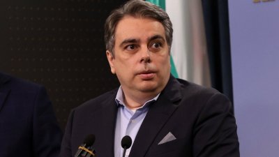 Асен Василев скочи на водеща: Губите ми времето с глупости 
