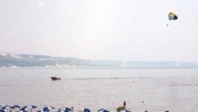 Парашутите по морето пак полетяха