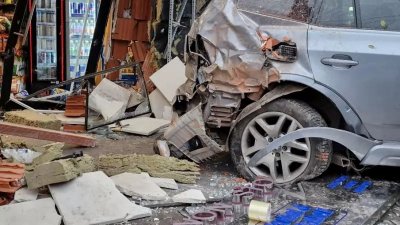 19-годишният шофьор, забил се в заведение и убил трима клиенти, е карал с над 90 км/ч