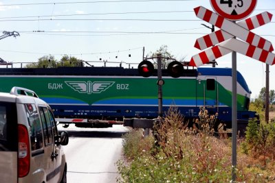 В критично състояние е едно от момичетата, скочили от влак край Клисура