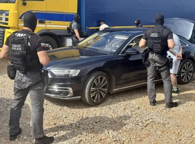 Спипаха двама мъже с 15 кг канабис в София (СНИМКИ)