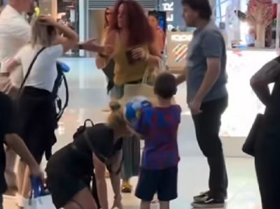 Брутално видео на което две на пръв поглед скромни блондинки